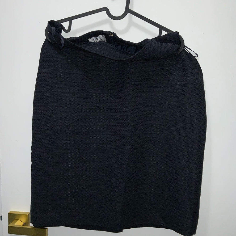 Le Suit Classic Black Pencil Skirt